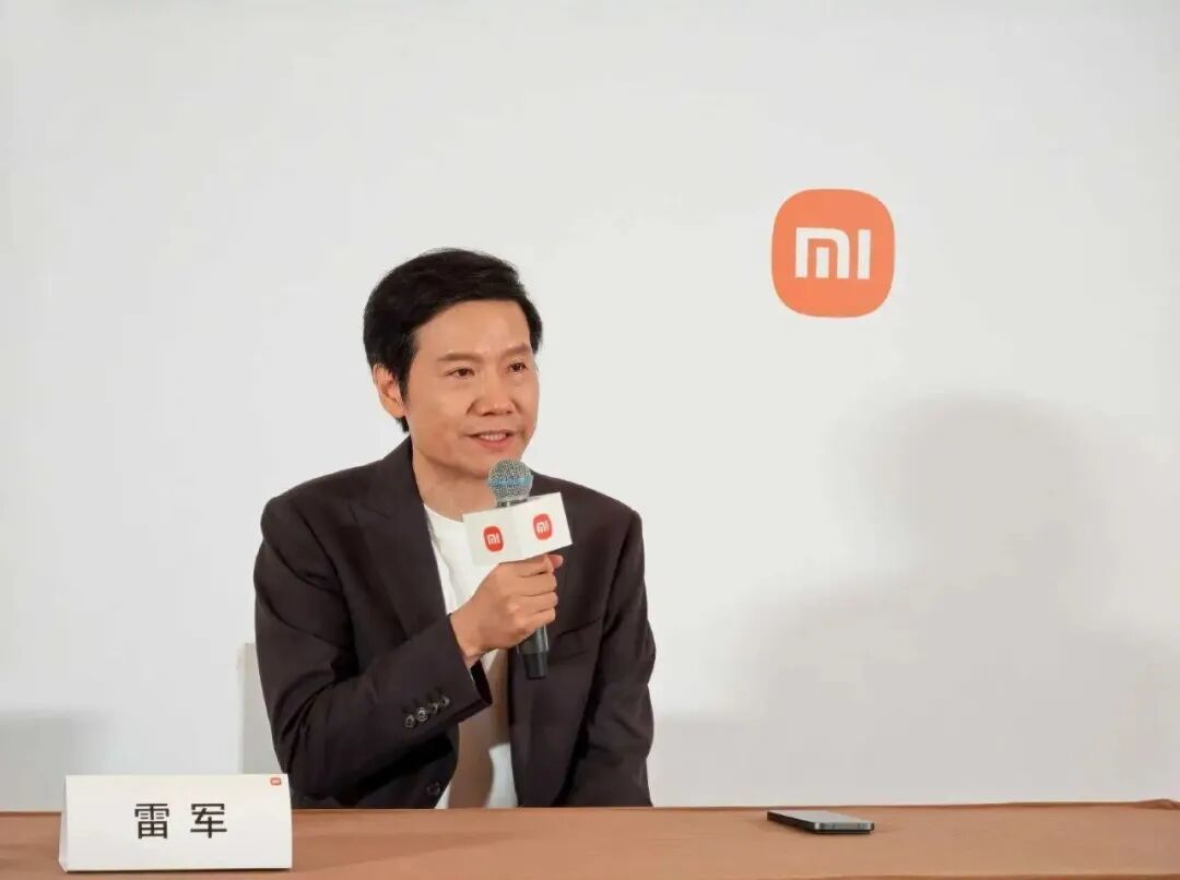 55岁雷军,2小时演讲后持续高能量输出,又说了这些关键信息