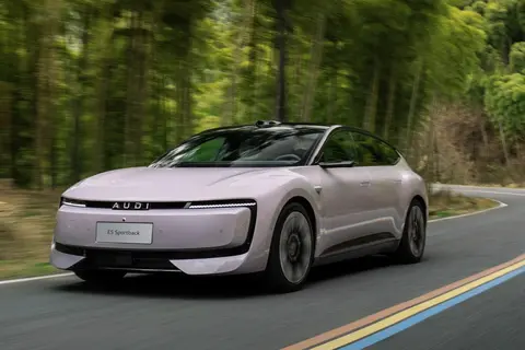 旅途怕累？奥迪E5性能版按摩座椅+后轮转向，坐着很得劲！