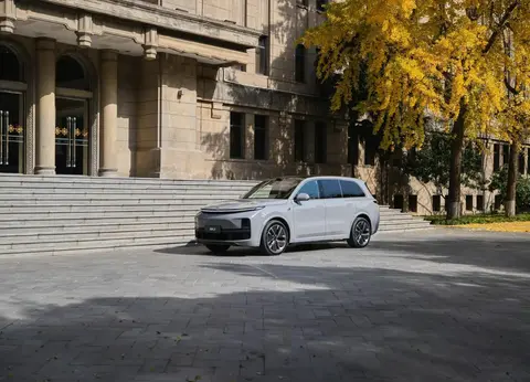 L系列卖爆了，i系列却像俩品牌，纯电到底该不该挂L字头？