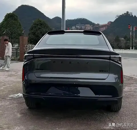 增程式轿跑SUV仅售12.98万起？吉利博越REV到店，续航1525km